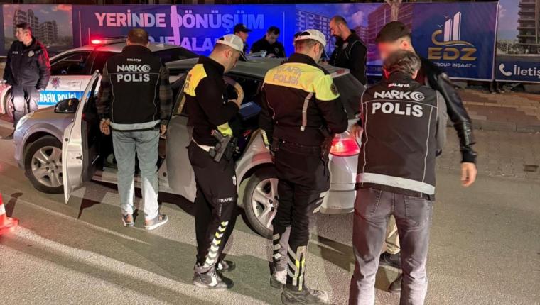 Malatya’da Narkoalan-2 Uygulaması: 215 Kişi ve 65 Araç Denetlendi - Videolu Haber