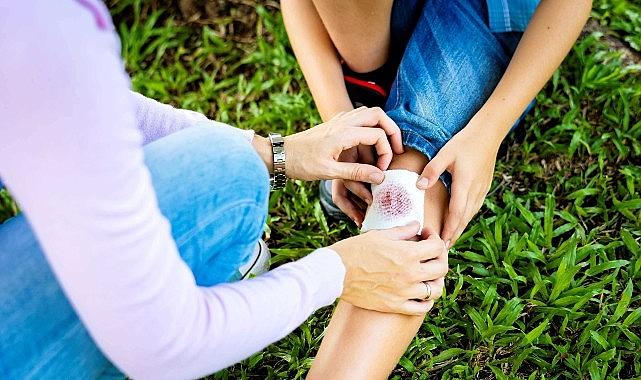 Dr. Evre Yılmaz: “Bilimsel Olmayan İlk Yardım Uygulamaları, Hayati Risk Taşıyor" Dr. Evre Yılmaz: “Bilimsel Olmayan İlk Yardım Uygulamaları, Hayati Risk Taşıyor"