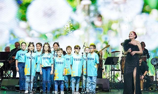 Harbiye'de unutulmaz gece: Candan Erçetin ve TEGV'li çocuklar aynı sahnedeydi