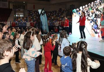 "Okula Bi' Mola", İzmit'te salona sığmadı