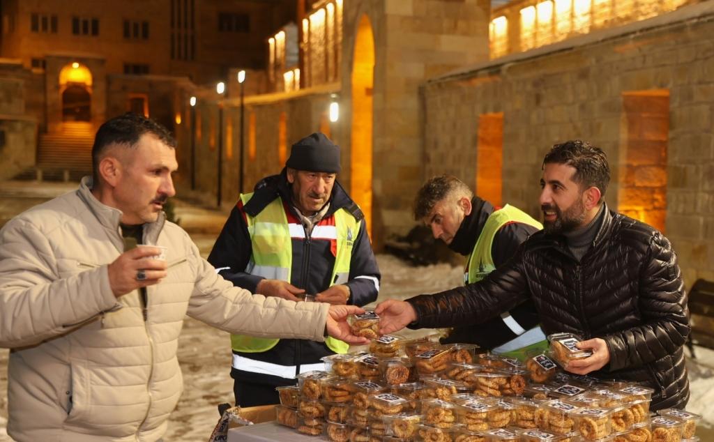 Nevşehir Belediyesi Miraç Kandili’nde Vatandaşlara İkramda Bulundu
