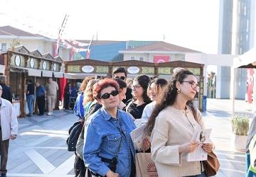 Osmangazi Kitap Fuarı'na İlgi Artarak Devam Ediyor