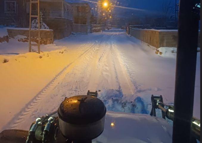 Kahta’da Karla Mücadele Çalışmaları Aralıksız Sürüyor