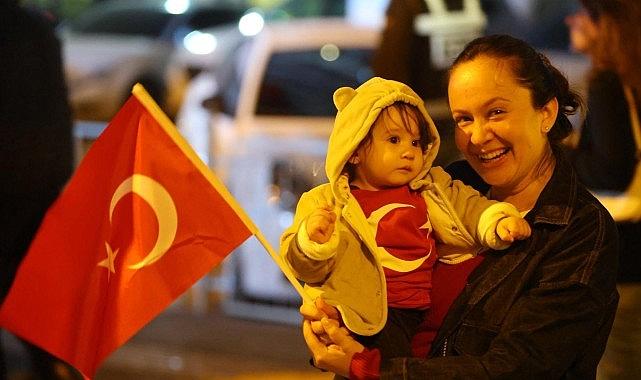 Karabağlar 'da Coşkulu Cumhuriyet Korteji