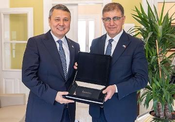 Başkan Tugay Kazakistan heyetini ağırladı