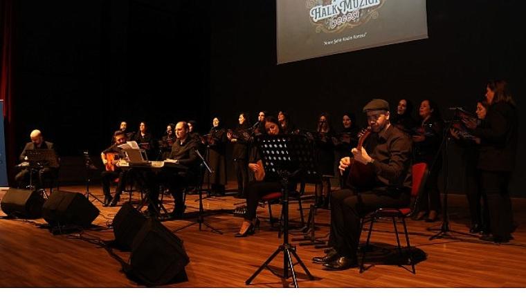 Bu koro kulakların pasını sildi