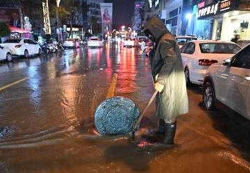 Manisa Büyükşehir ve MASKİ'den Yağış Mesaisi: Ekipler Tüm Gece Sahadaydı