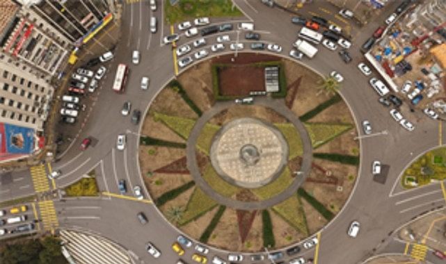 İzmir'in kalbi çiçek açtı