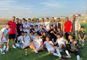 Adıyaman Belediyespor U-18 takımı şampiyon oldu