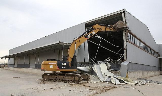 Nilüfer'de 4 bin metrekarelik kaçak depo yıkıldı
