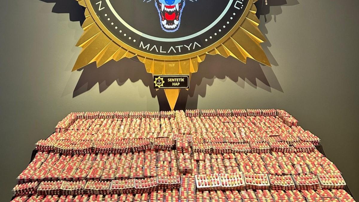 Malatya’da 22 bin sentetik ecza hap ele geçirildi Malatya’da 22 bin sentetik ecza hap ele geçirildi