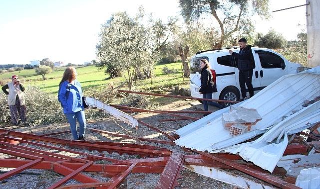 Antalya Büyükşehir Belediyesi hortumdan zarar gören vatandaşın yanında