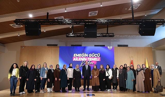 Başkan Altay “Aile Yılı" Kapsamında İlçelerden Gelen Hanımlarla Buluştu Başkan Altay “Aile Yılı" Kapsamında İlçelerden Gelen Hanımlarla Buluştu