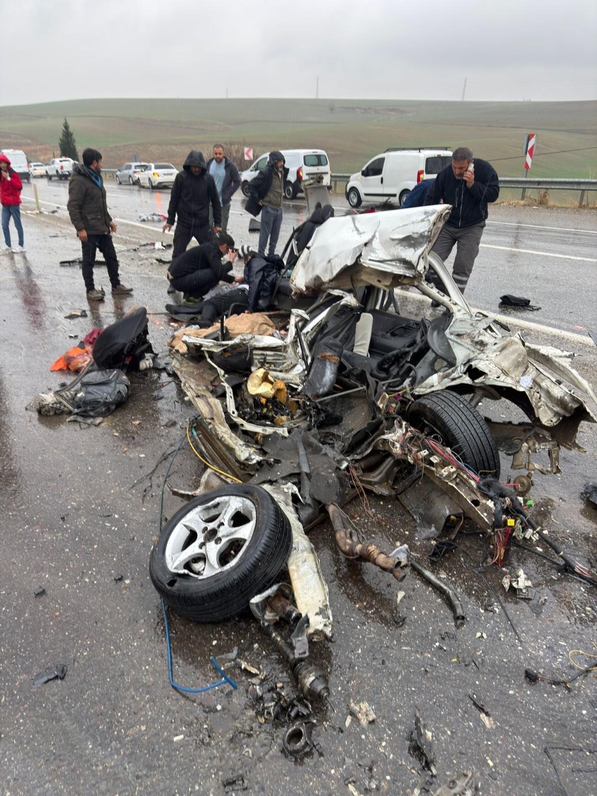 Adıyaman Kahta yolunda kaza:3 ölü