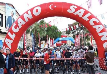 VeloTürk Gran Fondo Çeşme'de pedallar barış ve spor için döndü