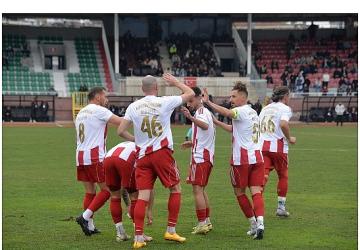 Sahada Zafer, Gollerde Vefa