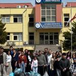 Kahta’da öğrencilerden örnek davranış: Kampüs için temizlik seferberliği