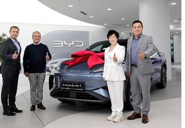 BYD Başkan Yardımcısı Stella Li, Türkiye'de İlk SEALION 7 Teslimatını Gerçekleştirdi