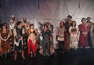 Maltepe Belediye Tiyatrosu'nun 17. yılına 'Hamlet'li kutlama