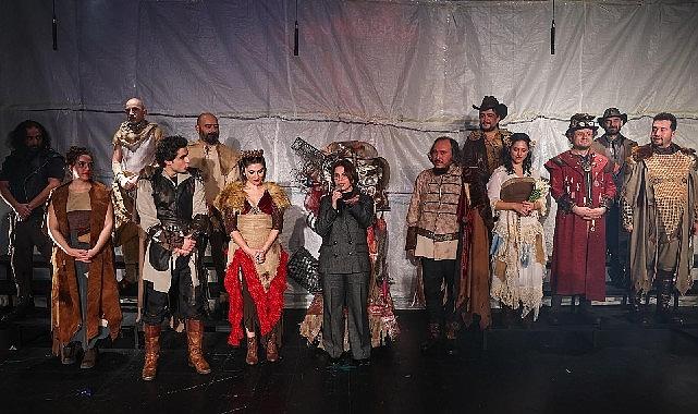 Maltepe Belediye Tiyatrosu'nun 17. yılına 'Hamlet'li kutlama