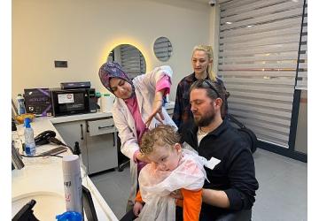 Kaan'ın ilk saç kesimi tatlı bir anıya dönüştü