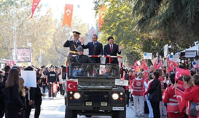 Kadıköy'de Cumhuriyet Yürüyüşü Öncesi Renkli Görüntüler Kadıköy'de Cumhuriyet Yürüyüşü Öncesi Renkli Görüntüler