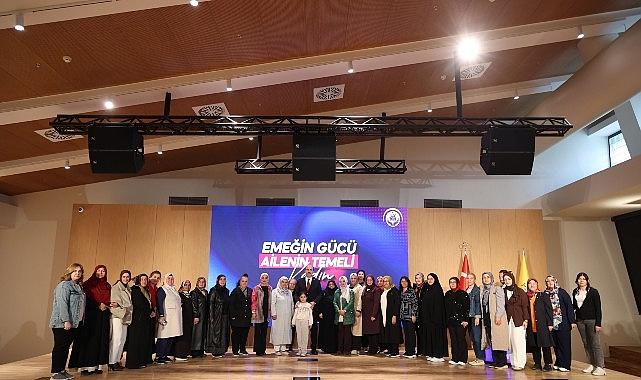 Başkan Altay “Aile Yılı" Kapsamında İlçelerden Gelen Kadınlarla Buluştu Başkan Altay “Aile Yılı" Kapsamında İlçelerden Gelen Kadınlarla Buluştu