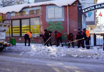 Kahta’da ulaşım için karla mücadele çalışmaları sürüyor