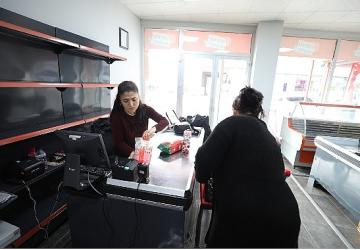 Menderes'in Sosyal Market'inden Büyük Destek; Tam 2 Milyon 800 Bin TL