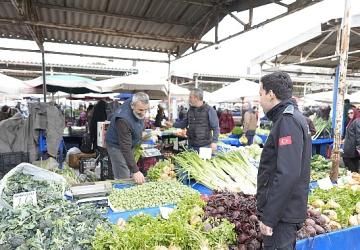 Burhaniye Belediyesi Zabıta Ekipleri Pazar Denetimlerini Sürdürüyor