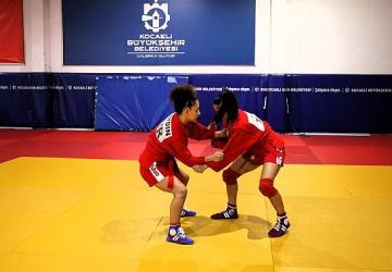 Ceylin ve Kardelen, judoda istikbal vaat ediyor