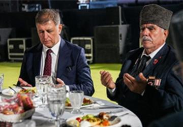 Başkan Tugay: Özgürlüğümüzü şehitlerimizin canına ve gazilerimizin cesaretine borçluyuz