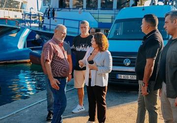 Başkan Hatice Gençay'dan Altınkum balıkçılarına ziyaret