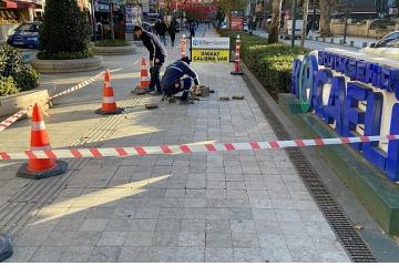 Cumhuriyet Bulvarı'nda granit taşlara düzenli bakım