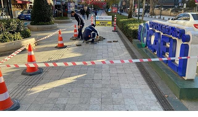 Cumhuriyet Bulvarı'nda granit taşlara düzenli bakım