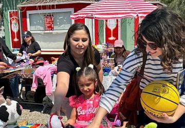 Karşıyaka'da 'Çocuklar için 2. El Pazarı'na büyük ilgi