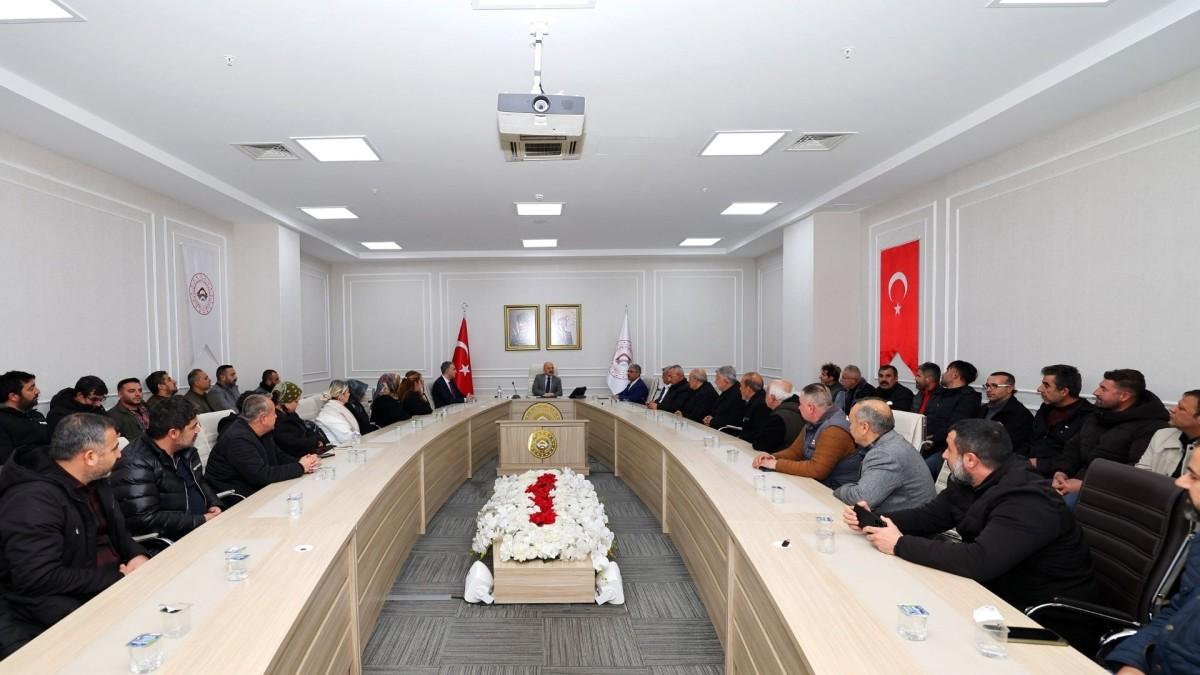 Vali Dr. Osman Varol, Balıkesir Çarşısı esnafıyla görüştü