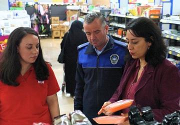 Bayraklı'da marketlere sıkı denetim