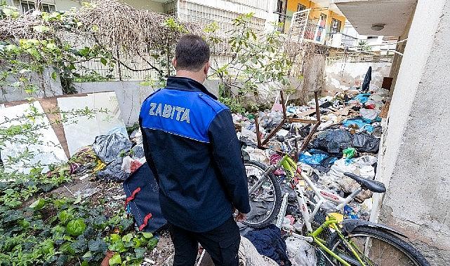 Karşıyaka Belediyesi'nden çöp eve müdahale: 3 ton çöp çıkarıldı