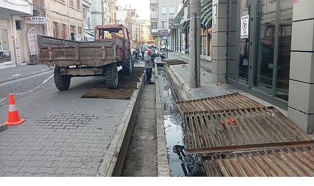 Burhaniye'de menfez ve mazgal temizlikleri başladı