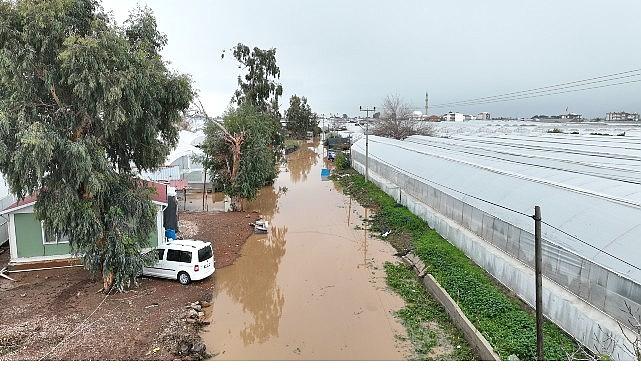 Antalya Büyükşehir Belediyesi sel afetinden zarar gören vatandaşın yanında