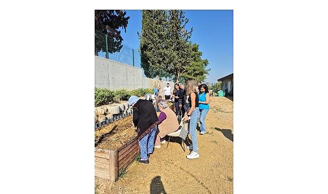 Nilüfer'de Alzheimer farkındalığına fidelerle destek