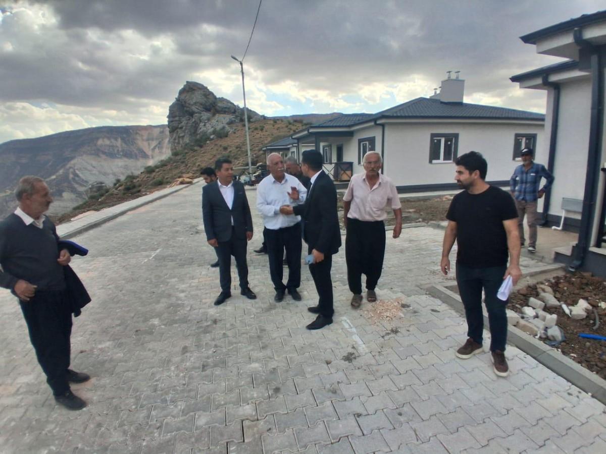 Tut'ta, Çiftlik Köyü Merkezi ve Akbel Mezrası deprem konutlarında anahtar teslimi gerçekleştirildi Tut'ta, Çiftlik Köyü Merkezi ve Akbel Mezrası deprem konutlarında anahtar teslimi gerçekleştirildi