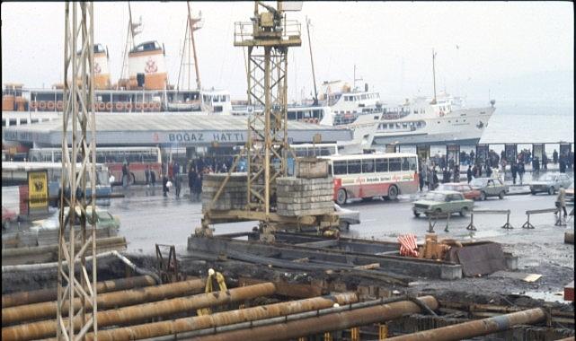 Çalışmalarında insan hikâyelerine odaklanan fotoğrafçı ve foto muhabiri Yıldız Çelik'in arşivi Salt Araştırma'da çevrimiçi erişime açıldı