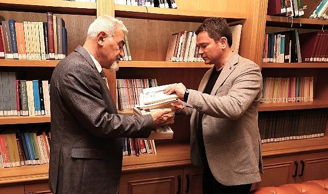 ÇGD Bursa Şubesi Osmangazi'ye Uğur Mumcu Kitaplarını Bağışladı