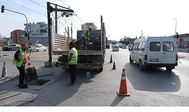 ASAT, Kepez'de yağmursuyu hatlarını temizliyor