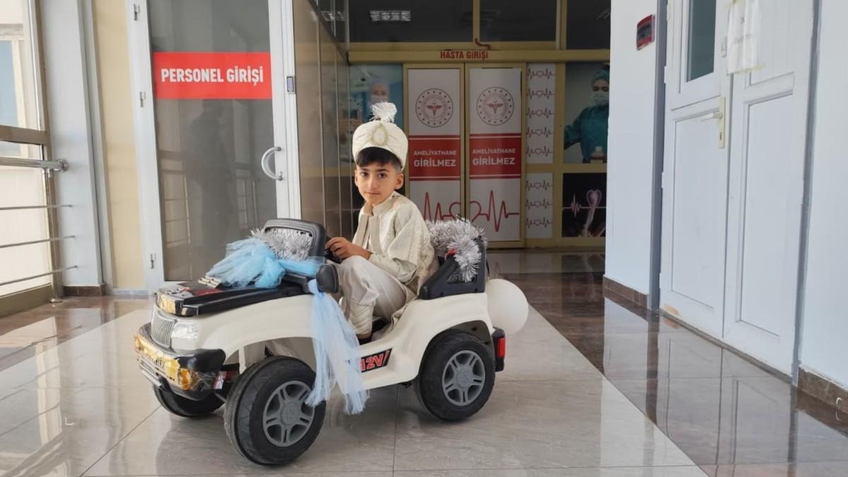 Kahta’da ameliyat öncesi çocukların kaygısını azaltan örnek uygulama