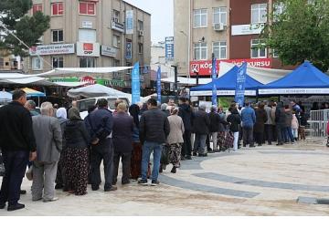 Büyükşehir Belediyesi Binlerce Fideyi Kuyucak ve Köşk'te Vatandaşlarla Buluşturdu