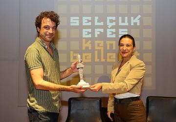 Özgür Mumcu Efes Selçuklularla buluştu: Başkan Sengel'den cesaret mesajı!