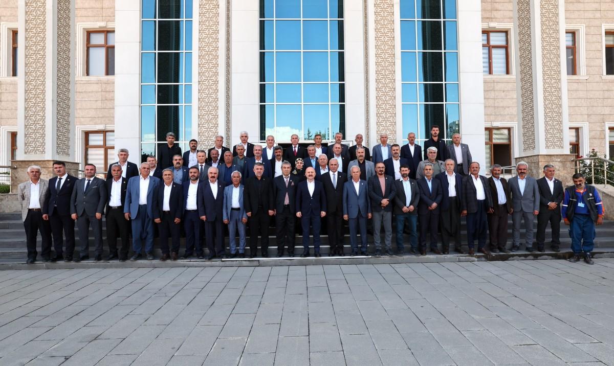 Vali Osman Varol, ‘19 Ekim Muhtarlar Günü’ sonrası muhtarları ağırladı Vali Osman Varol, ‘19 Ekim Muhtarlar Günü’ sonrası muhtarları ağırladı